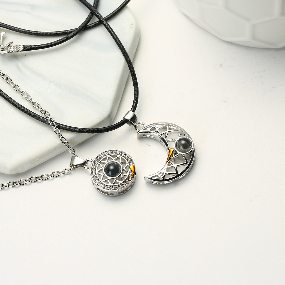 幾何学的なペンダント付きネックレス,磁気とハートのデザインの - Magnetic Couple Matching Necklaces のレビューと価格