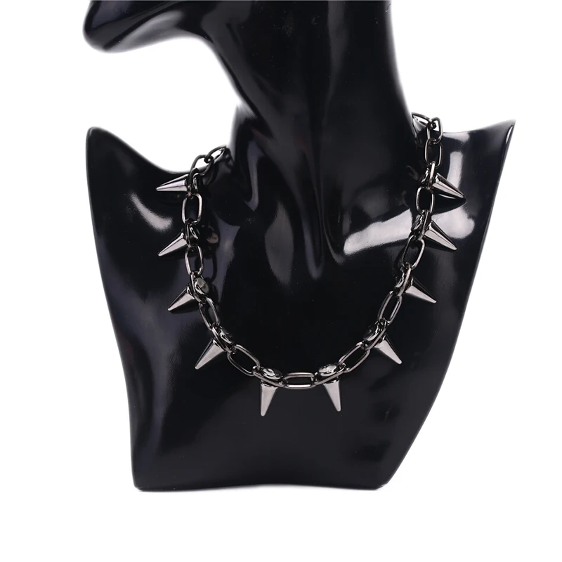 ゴシックロック風、スパイクとリベットがあしらわれた、チェーン - Goth Punk Spike Choker のレビューと価格