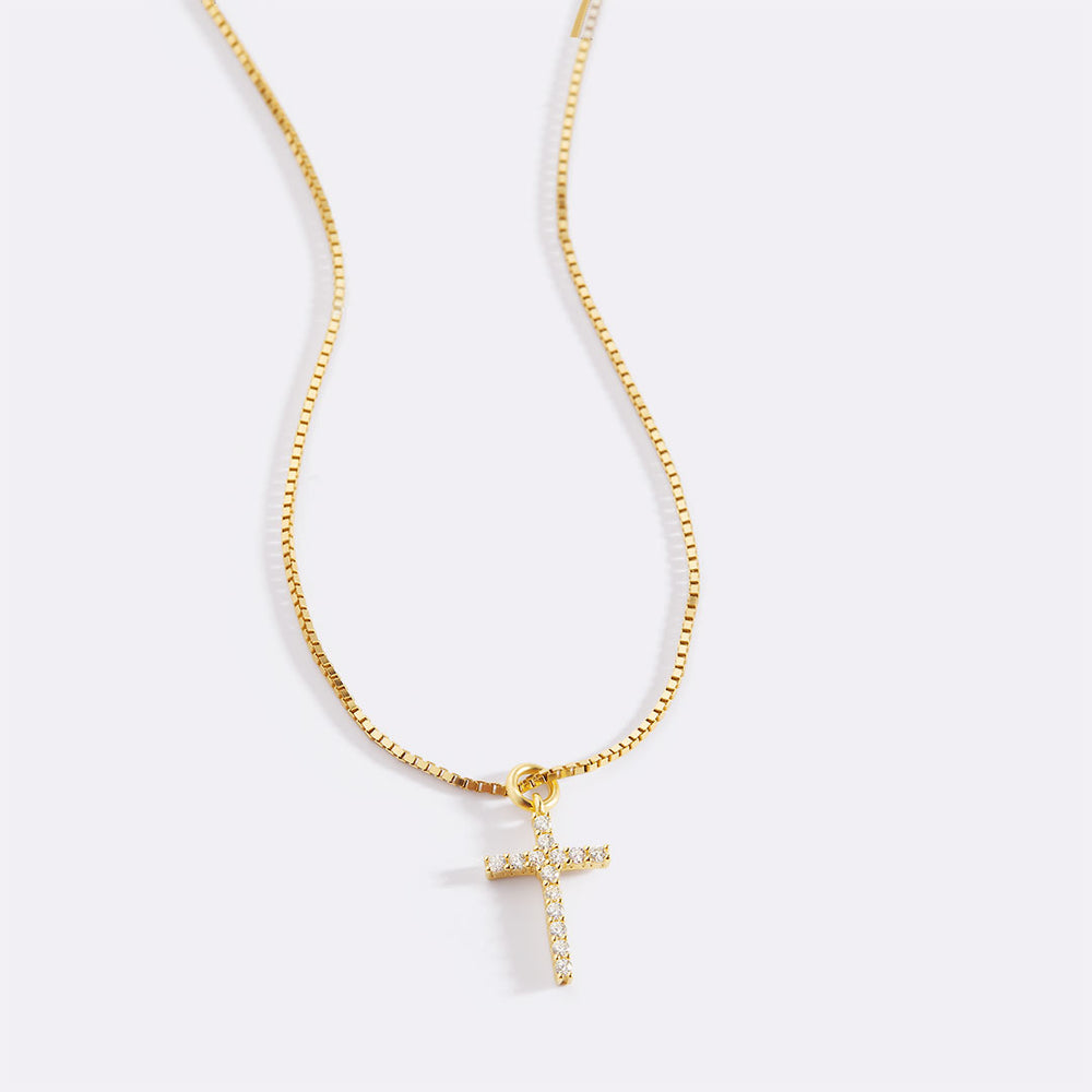 ダイヤモンドパヴェのクロスネックレス。18Kゴールドメッキの - Cross Pendant Necklace Gold のレビューと価格