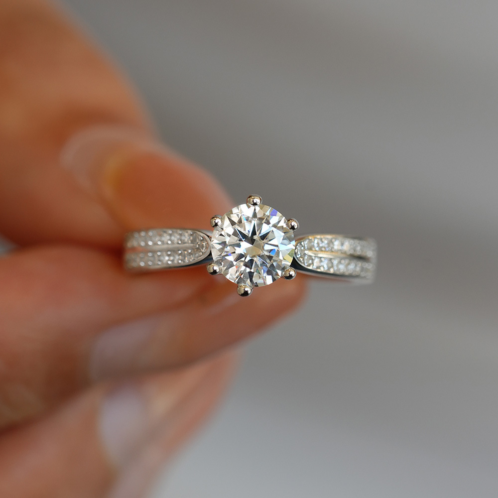 0.5/1/2/3カラット クラシック6爪モアッサナイト婚約 - Moissanite Engagement Ring 1 Carat のレビューと価格